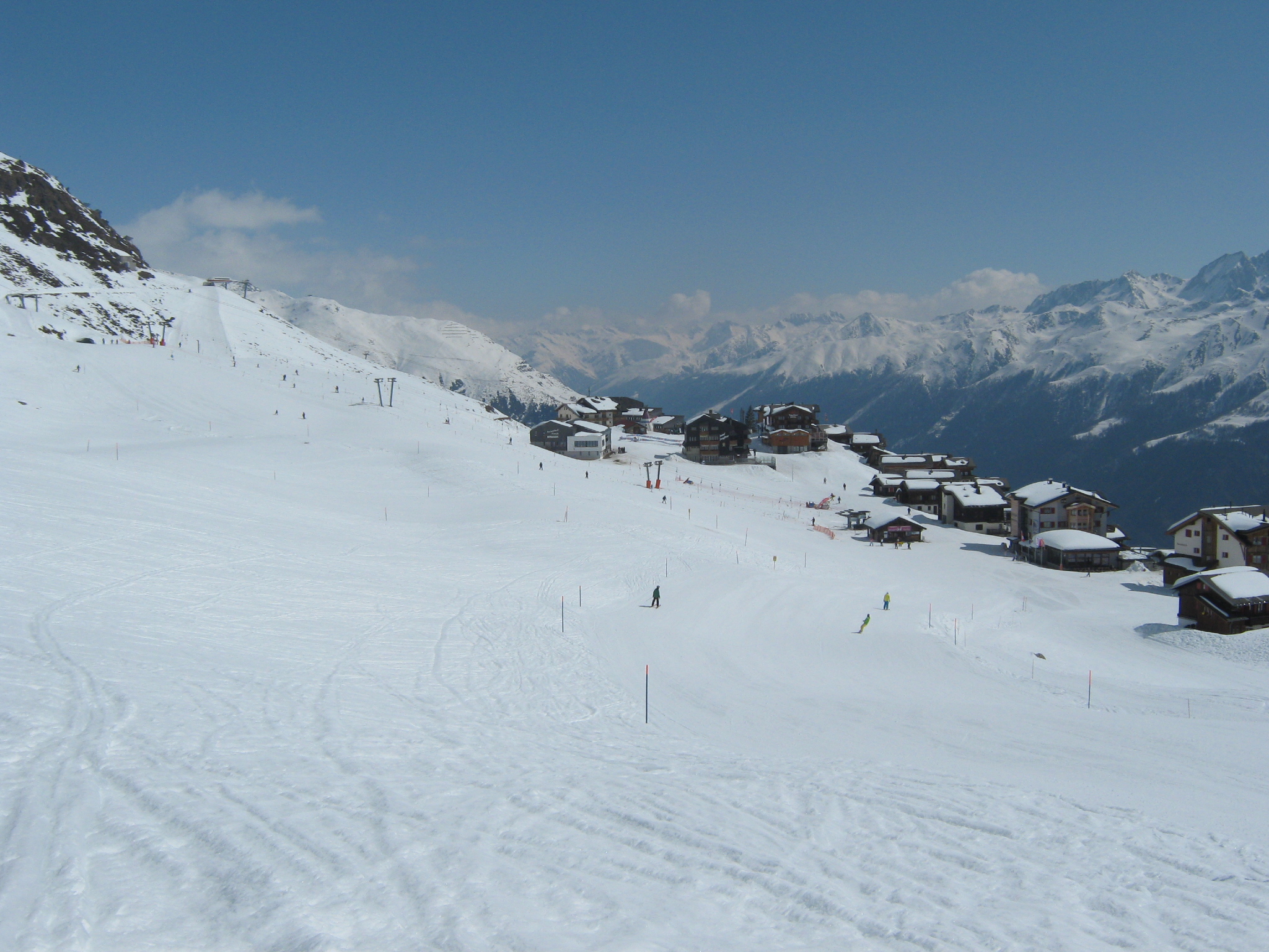 Ein Bild, das drauen, Berg, Himmel, Schnee enthlt.

Automatisch generierte Beschreibung